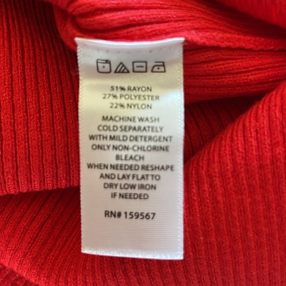 New Willow and wind red vneck bodycon dress. - Picture 11 of 12